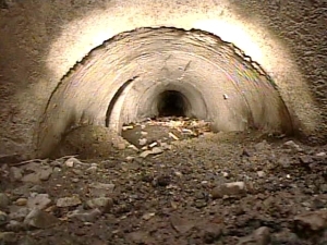 下水管に土砂が流入している写真