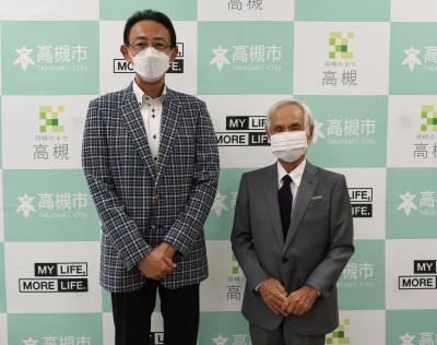 濱田市長と堀江謙一さんの記念写真