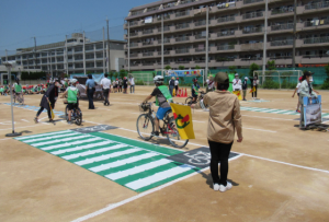 みんなで学ぶ交通安全教室の写真