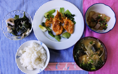 鶏肉のチリソース定食の写真