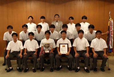 金光大阪サッカー部員と濱田市長の集合写真