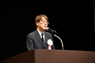 講演する日本将棋連盟の羽生善治九段