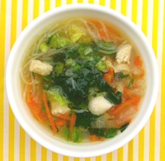 鶏肉と野菜のスープの写真