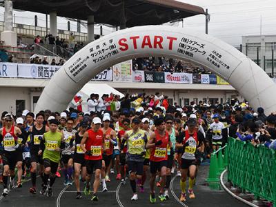 スタートするランナー