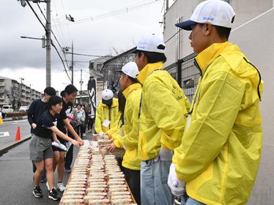 ランナーをサポートするボランティアスタッフ