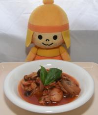トマト煮を食べるはにたん