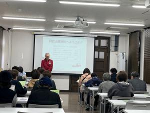 地震観測所での講義の様子