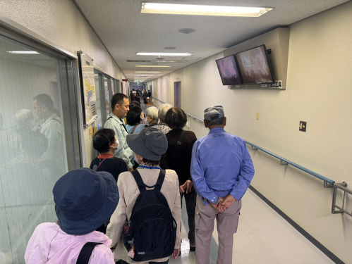 センター内見学へ出発