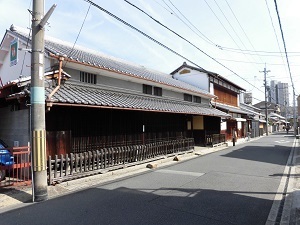 ​隣の鉄骨造町家との調和が美しいの画像