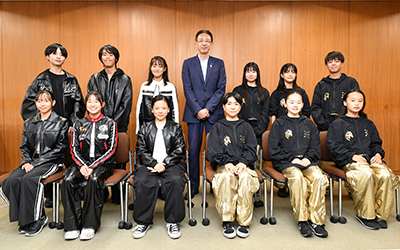 ダブルダッチの選手たちと濱田市長