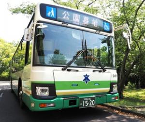 公園墓地行きのバスの一例