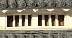 虫籠窓（むしこまど）