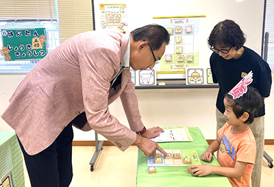 濱田市長と将棋を楽しむ参加者