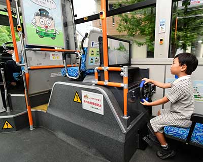 こども運転席を利用する乗客