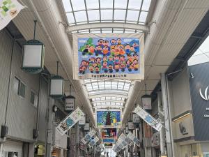 たかつきアート博「巨大絵画アーケード展」の昨年の展示の様子