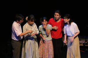 水曜の家族舞台風景3