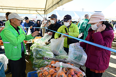 農産物の販売ブース