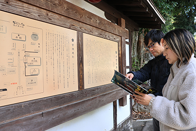 謎解きをする参加者