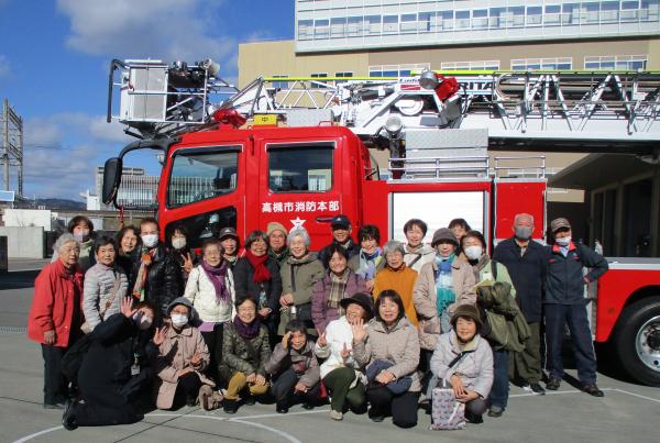 はしご車前で記念撮影