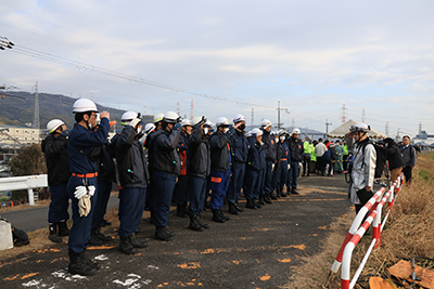 集結した地元消防団