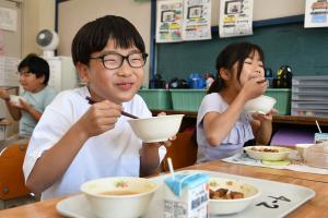 給食の写真
