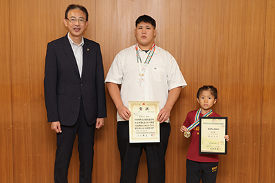 レスリング全国大会優勝表敬訪問