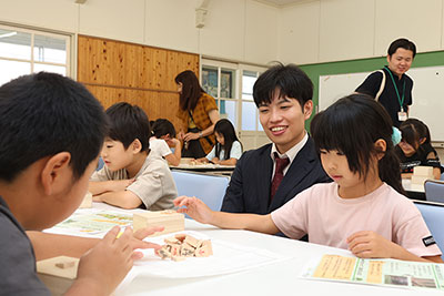 プロ棋士による出前授業風景