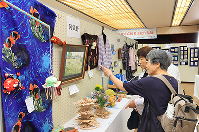 高齢者文化作品展の展示