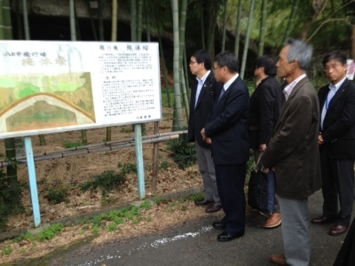 4地区人企連懇話会フィールドワーク（掩体壕（旧陸軍八日市飛行場・掩体壕）