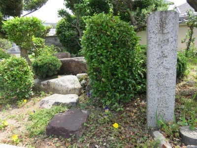 郡家本町の腰掛（懸）石（妙円寺境内）の画像