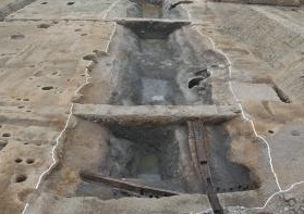 二の丸跡の発掘調査でみつかった戦国時代の堀の画像