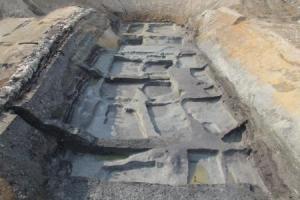 二の丸跡の発掘調査でみつかった右近期の障子堀の画像
