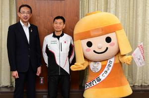 丘村さんと濱田市長とはにたん