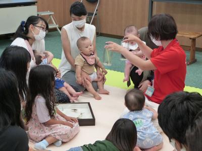 おはなし会の様子の写真
