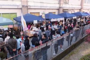 食べ物・バザーの広場