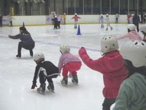 関西大学たかつきアイスアリーナ市民開放デイ（スケート教室）