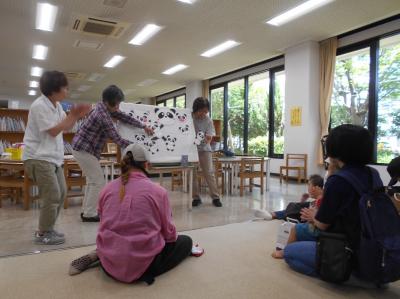 おはなし会写真1