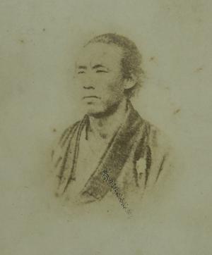坂本龍馬献上写真(霊山歴史館蔵)